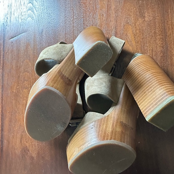 Aldo Tan Suede Platform Sandals - Picture 4 of 4